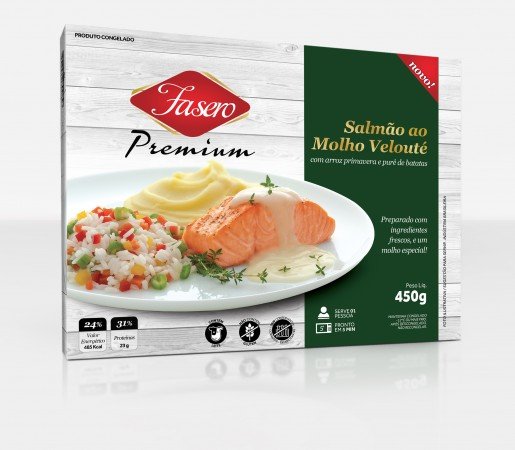 Salmão ao molho velouté com Arroz primavera e Purê de batatas